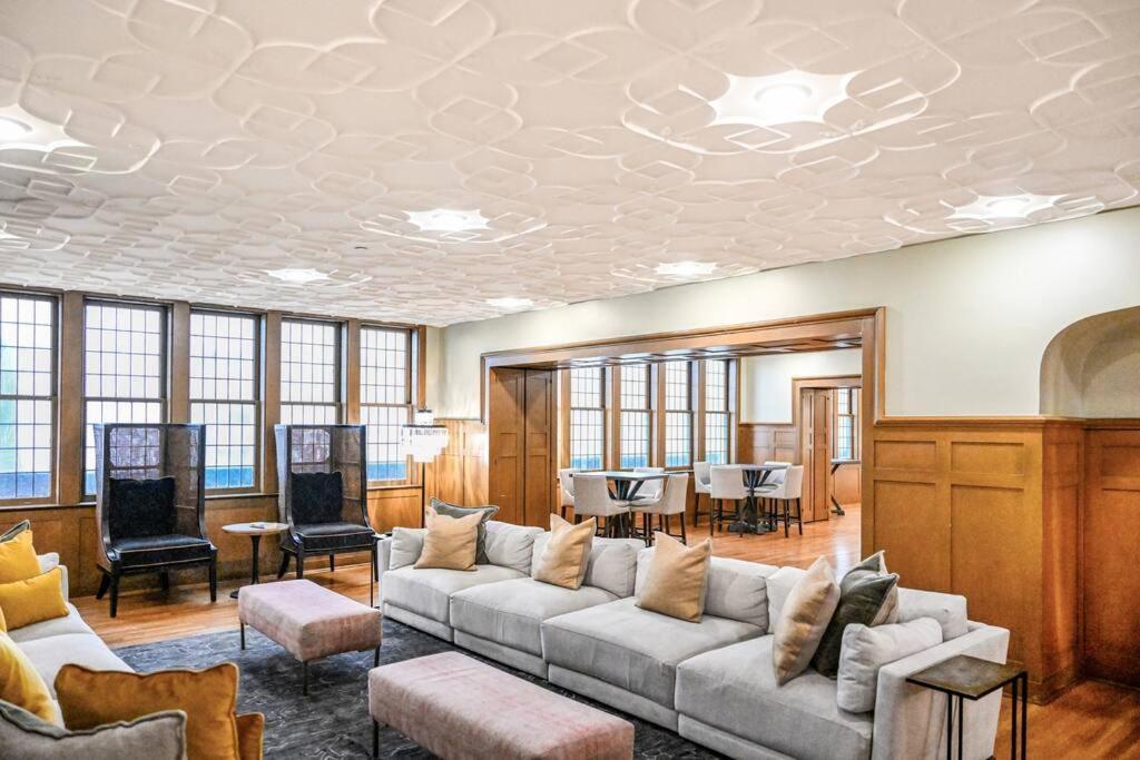 2Br Unit In The Heart Of Dt With View Of Playhouse Square, Pool & Gym Access- 305 Apartment Cleveland Exterior photo