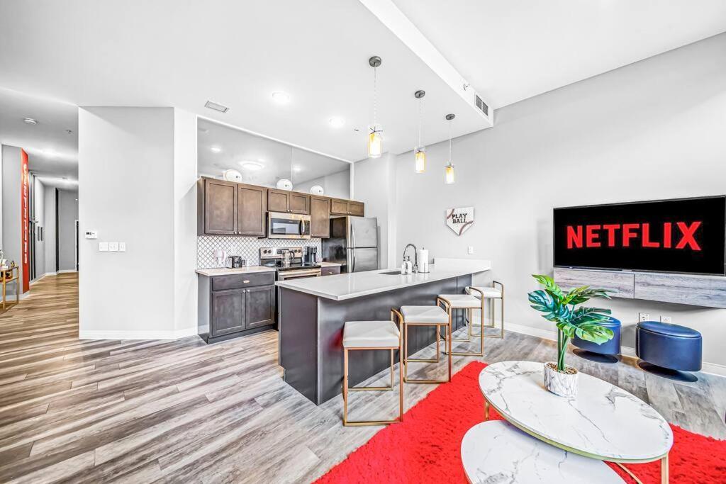 2Br Unit In The Heart Of Dt With View Of Playhouse Square, Pool & Gym Access- 305 Apartment Cleveland Exterior photo